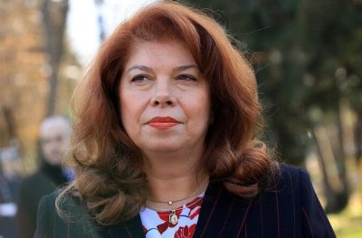 Вицепрезидентът Илияна Йотова критикува пасивността на българското правителство по ключови европейски и вътрешни теми