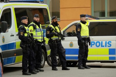 Двама пострадаха при стрелба до джамия в шведския град Йоребро
