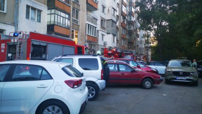 Евакуираха жители на блок в столичния квартал &bdquo;Стрелбище&ldquo; заради пожар