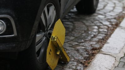 Скандал в София: Служители на ЦГМ се сбиха с двама мъже заради поставена скоба (ВИДЕО)