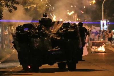 Брутални сблъсъци в Сърбия: Вучич нарече протестиращите &bdquo;терористи&ldquo;, полицията действа безнаказано (СНИМКИ+ВИДЕО)