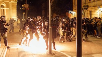 Пета поредна нощ на протести в Сърбия: Студентите искат предсрочни избори (СНИМКИ+ВИДЕО)