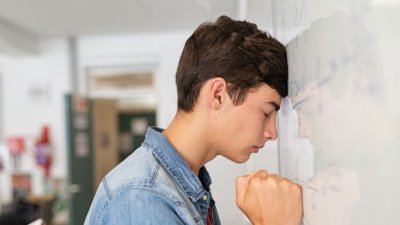 Учени разкриха нова тенденция: Младите са по-нещастни от всякога