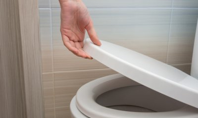Възможно ли е да се заразите, като седите на тоалетна чиния?