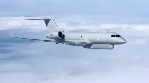 Американски разузнавателен самолет Bombardier Challenger 650 Artemis патрулира над Черно море