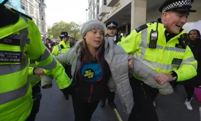 Арестуваха Грета Тунберг на протест срещу събитието, наречено "Оскарите на петрола"