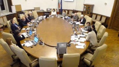 Столичната избирателна комисия нареди да се гласува с машини