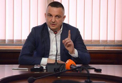 &ldquo;Афера&rdquo;: Кметът на Варна Иван Портних изпрати сина си в най-скъпото училище в света