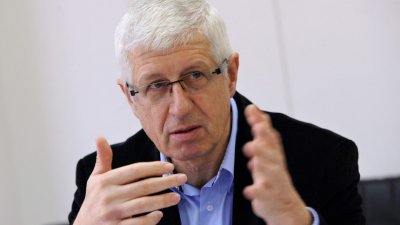 Румен Овчаров: Асен Василев рекетира "Лукойл", защото е намерил нов собственик. Искат да присвоят рафинерията и да я направят американска военна база
