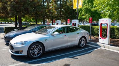Илон Мъск с жест към Израел: Всички зарядни станции Tesla са безплатни