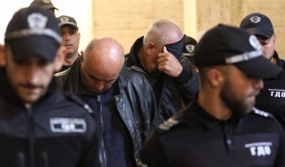 СГС остави в ареста инспекторите от ДАИ, поискали подкуп от екипа на Роби Уилямс