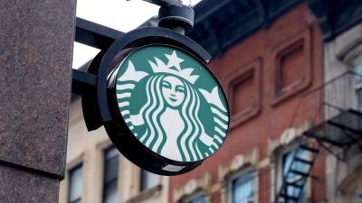 Starbucks затваря стотици свои локации заради бойкоти