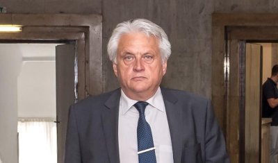 ЕВАЛА! Жената на Бойко Рашков шофирала без &ldquo;Гражданска&rdquo; (СНИМКИ)