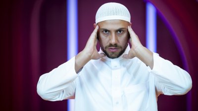 ПЕДЕРАСТКА ИНТРИГА! Елза Парини: Мути е луд по травеститите!