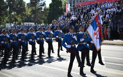 Сърбия показа мускули: 10 000 войници, ракети и изтребители на грандиозен военен парад в Белград (СНИМКИ+ВИДЕО)
