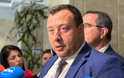 &bdquo;Възраждане&ldquo; иска оставката на председателя на парламента (ВИДЕО)