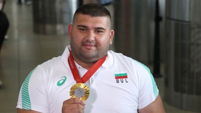 Ружди Ружди с шеста световна титла и нов рекорд в тласкането на гюле
