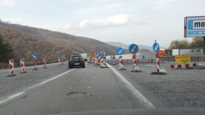 Ограничения на движението по АМ &bdquo;Струма&ldquo; от днес