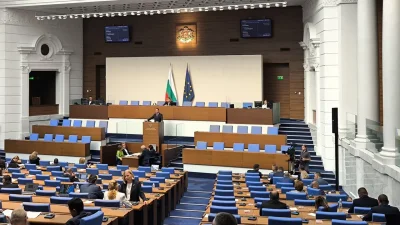 &bdquo;Възраждане&ldquo; поиска връщане на втория пенсионен стълб в НОИ