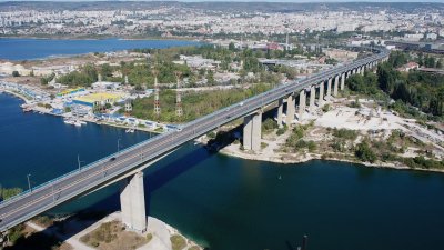 ОТ ПОСЛЕДНИТЕ МИНУТИ: Мъж се хвърли от Аспарухов мост във Варна