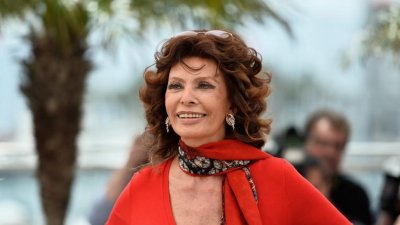 91-годишната София Лорен изглежда зашеметяващо на сватбата на сина си (СНИМКА)