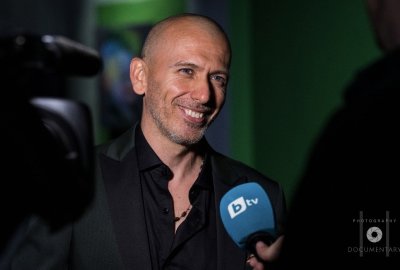 Мащабната изложба &bdquo;Over the wall&rdquo; на Nasimo бе открита с огромен интерес