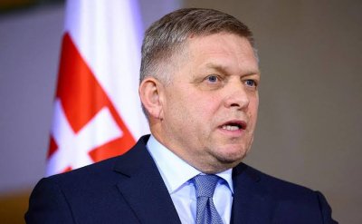 Роберт Фицо: Руснаците коленичат само когато си връзват обувките