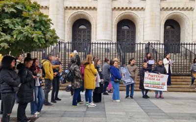 Протест пред Съдебната палата: Граждани искат строги мерки срещу насилието над деца