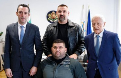 Златният паралимпиец Ружди Ружди награден от министъра на спорта