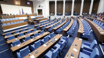 Политически блокаж: Ще събере ли парламентът кворум и ще продължи ли институционалната криза