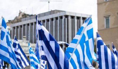 Гръцкият парламент одобри закон за въвеждане на 13-часов работен ден