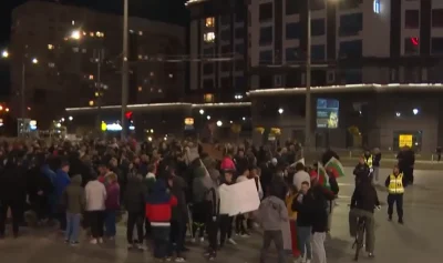 &bdquo;Мирише ужасно, никой не чисти!&ldquo;: Жители протестираха срещу хаоса с боклука в &bdquo;Люлин&ldquo; (СНИМКИ)