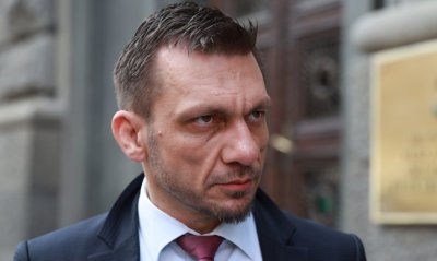   Съдът решава днес дали д-р Станимир Хасърджиев да остане в ареста