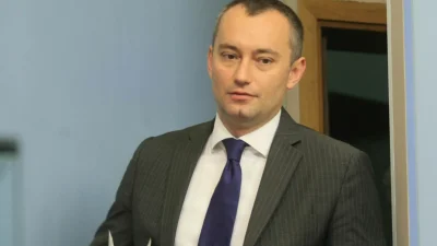 БЕЗУМЕН КАСТИНГ! Вижте между кои кандидати властта избира за нов наш посланик в САЩ!