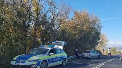 Катастрофа затрудни движението по пътя Карлово &ndash; Пловдив