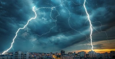 Оранжев код за опасно време! Дъжд и бурен вятър връхлитат Южна България