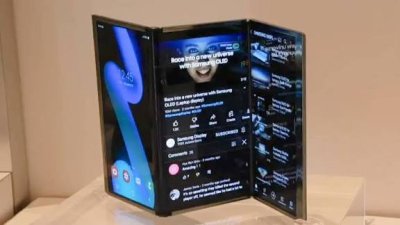 Тройно сгъващият се смартфон на SAMSUNG ще бъде представен до дни