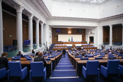 Парламентът обсъжда промени в законите за МВР, НСО и Кодекса на труда