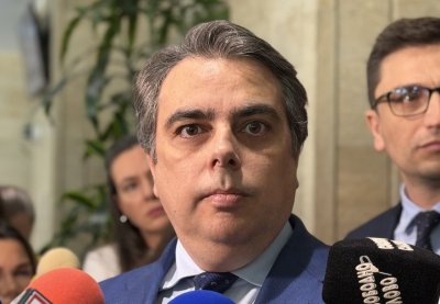 Асен Василев: Планът за &bdquo;Лукойл&ldquo; от 2023 г. трябва да се изпълнява, а не да се краде рафинерията (ВИДЕО)
