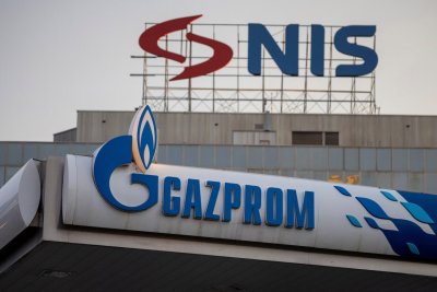 Руският гигант Газпром е готов да предаде контрола над сръбската рафинерия НИС