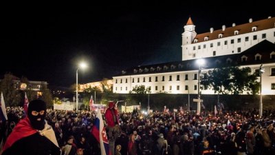 Чехи и словаци протестират срещу правителствата