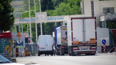 Заловиха нелегални мигранти от Китай, скрити в метален сандък, при проверка на ГКПП &bdquo;Кулата&ldquo;
