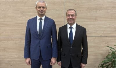 Костадин Костадинов се срещна с Медведев в Сочи