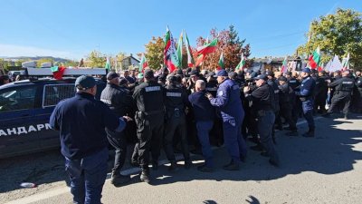 Протестиращи на Прохода на републиката готвят национални блокади: Искат запазването на лева!