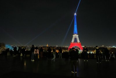 Десет години от кървавия 13 ноември: Париж почита жертвите на атентатите, които промениха Франция (ВИДЕО)