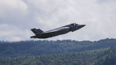 Япония изпрати изтребители срещу китайски дрон край южния остров Йонагуни