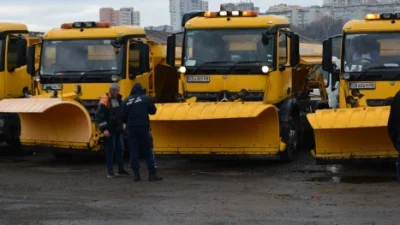 34 машини в готовност да чистят снега в Бургас