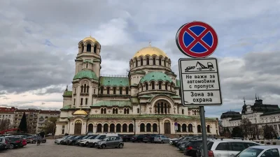 След призива на Пеевски: Столична община поиска от парламента освобождаването на паркинга до &bdquo;Св. Александър Невски"