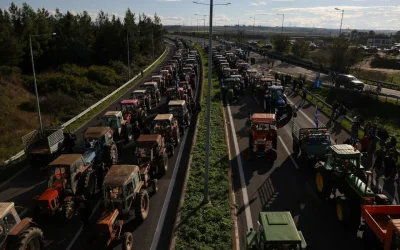 ПРОТЕСТ и БЛОКАДИ в Гърция: Сблъсъци между фермери и полиция заради забавени евросубсидии