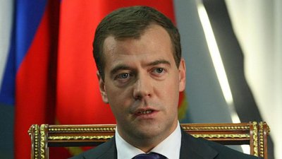 Медведев: Дали Микрон не е замесен със Зеленски в корупция покрай изтребителите Rafale?